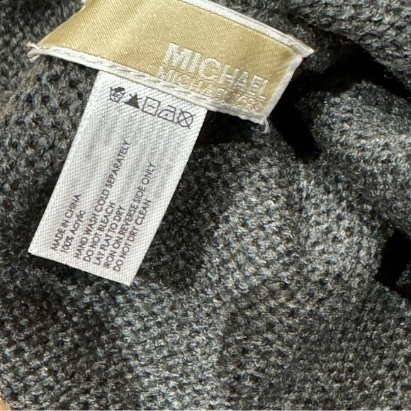 Michael Kors Grey Toque Hat Beanie with Studded Logo Winter Cozy - Picture 3 of 3